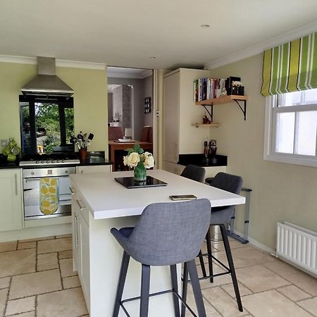 3 Bedroom Cottage In Sunninghill, Ascot Екстер'єр фото
