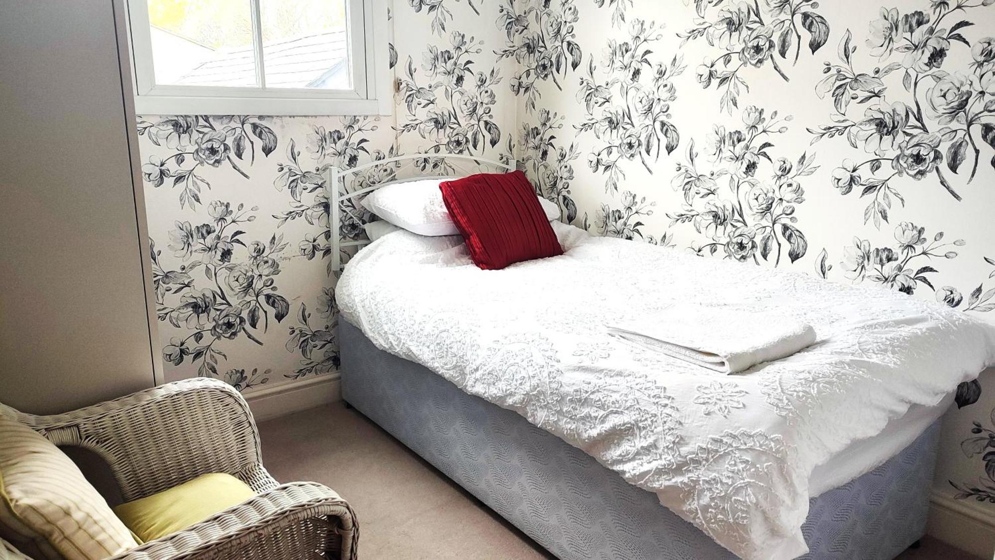 3 Bedroom Cottage In Sunninghill, Ascot Екстер'єр фото